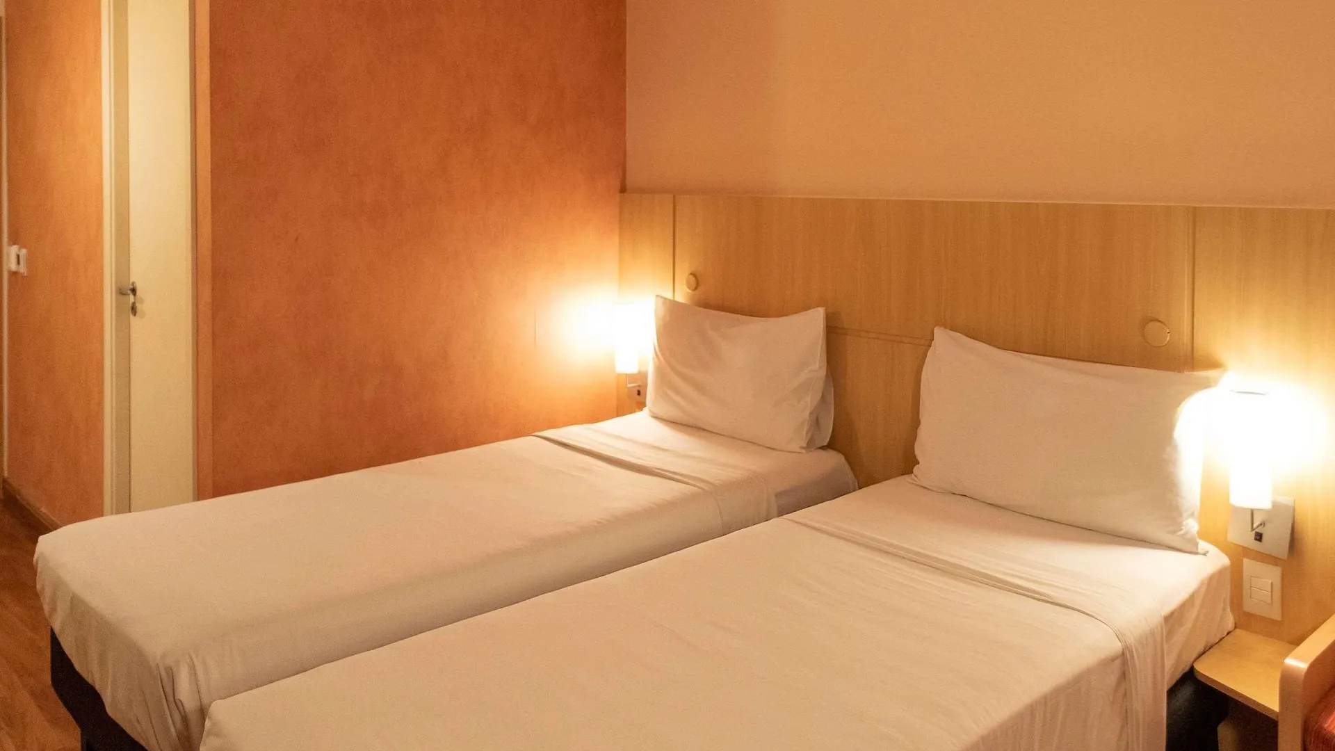 Отель Ibis Sao Paulo Barra Funda 3*,